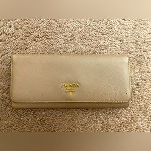 🌼PRADA SAFFIANO LEATHER TAN WALLET 🌼
